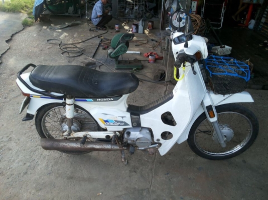 ขายดรีมขาวสภาพตามรูปเลยคับไม่มีท.บ8000บาทไม่รวมส่งสนใจ0895798987บี