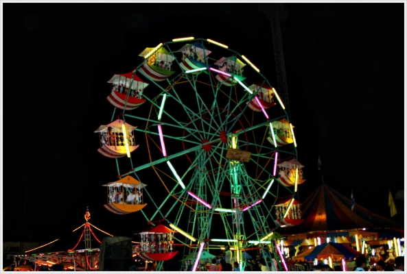 ****** ขายชิงช้าสวรรค์เก่าเก๋งจีน12ลูก ****** ****** ขายชิงช้าสวรรค์เก่าเก๋งจีน12ลูก ******