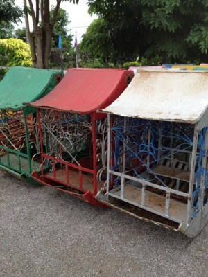 ****** ขายชิงช้าสวรรค์เก่าเก๋งจีน12ลูก ****** ****** ขายชิงช้าสวรรค์เก่าเก๋งจีน12ลูก ******