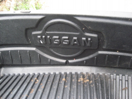 ประตู 4 บาน กระบระท้าน พร้อมแม็กลายเนอร์