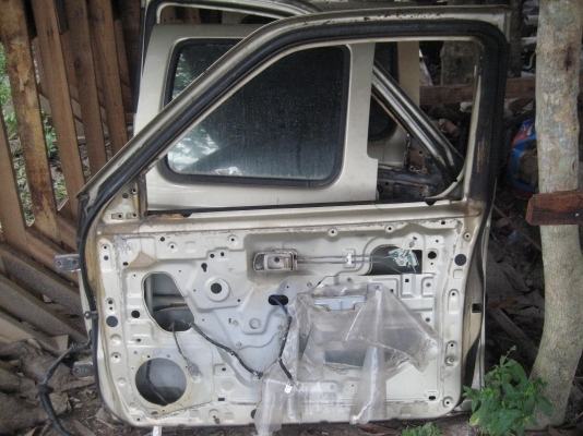 ประตู 4 บาน กระบระท้าน พร้อมแม็กลายเนอร์