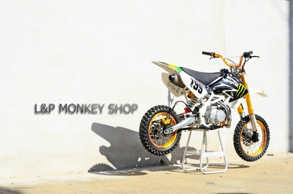 ลดล้าง    เครื่องสูตร LIFAN 125CC แรงด้วยเครื่องที่มีแรงบิดสูง ยกล้อง่ายๆ เฟรมถักรับแรงกระแทกได้สบาย กระโดดได้ โช็คหน้าหัวกลับ ท่อสูตรแต่ง และล้อ อลูมิเนียม น้ำหนักเบา ขี่ง่ายคล่องตัว โปรโมชั่น สุดท้าย เหลือเพียงไม่กี่คัน อย่ารอช้า 275