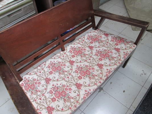 ชุดรับแขก  เก่าได้ใจ   ไม้สักแท้   แต่โต๊ะกลางเป็นหินอ่อน