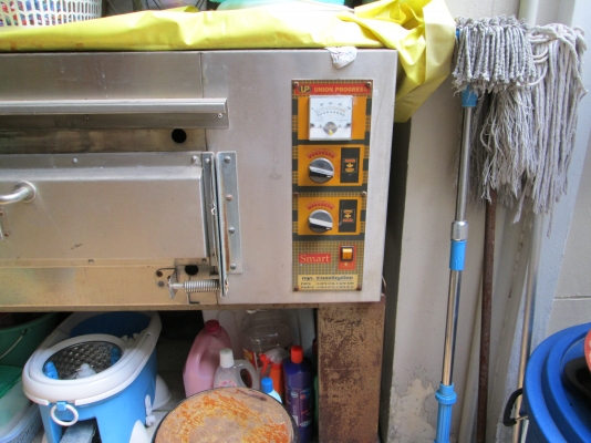 เตาอบขนาดใหญ่  ใช้แก็ส   ขายครับ   สนใจ  ทำกิน ค้าขายได้