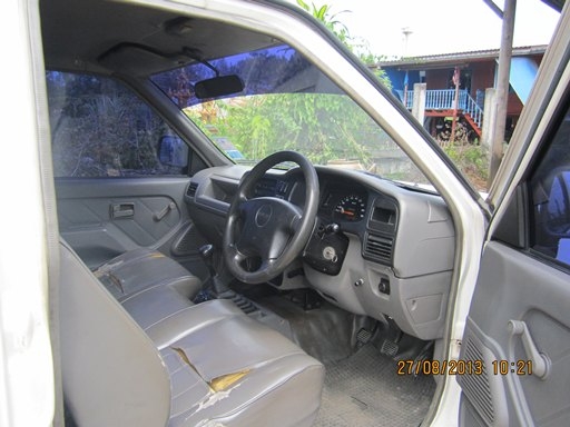 กระบะอีซูซุพร้อมตู้แห้ง ดาร์ก้อนอาย ปี2000 เครื่อง2500เทอร์โบ