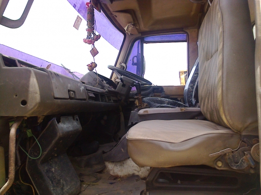 10ล้อดั้มUD CWM430M สภาพเดิมๆทั้งคัน แค่สีไม่สวย...