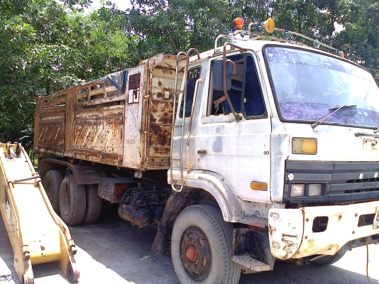 10ล้อดั้มUD CWM430M สภาพเดิมๆทั้งคัน แค่สีไม่สวย...