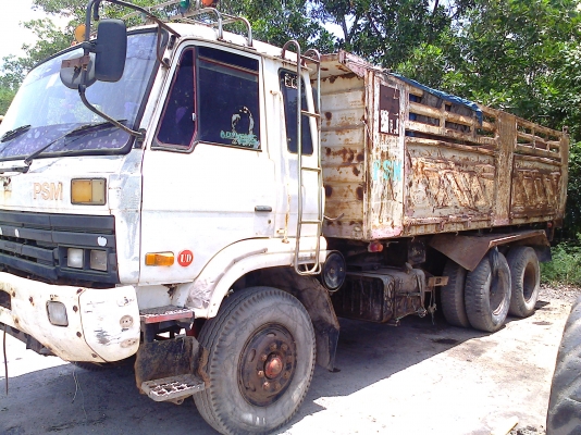 10ล้อดั้มUD CWM430M สภาพเดิมๆทั้งคัน แค่สีไม่สวย...