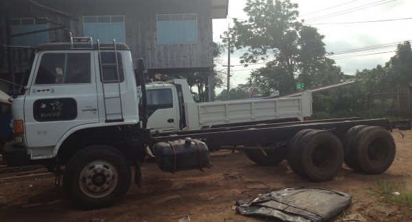 HINO F17 - 185 HP HO7C สิบล้อเพลาเดียว พร้อมทำเป็นรถหางปลาหรือเทรลเลอร์ได้เลยครับ เครื่องแน่นแรงดีลงเล่มครบถูกต้อง หัวเก๋ง F17 สภาพอย่างสวยไม่มีผุกร่อน ภายในสวยครบ พวงมาลัยเพาเวอร์ ระบบเบรคทริ๊ปฟี้ ช่วงล่างคัชซีไม่มีผุ ยางสภาพดี 10 เส้นประมาณ 70\% พร้อมใช้ HINO F17 - 185 HP HO7C สิบล้อเพลาเดียว พร้อมทำเป็นรถหางปลาหรือเทรลเลอร์ได้เลยครับ เครื่องแน่นแรงดีลงเล่มครบถูกต้อง หัวเก๋ง F17 สภาพอย่างสวยไม่มีผุกร่อน ภายในสวยครบ พวงมาลัยเพาเวอร์ ระบบเบรคทริ๊ปฟี้ ช่วงล่างคัชซีไม่มีผุ ยางสภาพดี 10 เส้นประมาณ 70\% พร้อมใช้