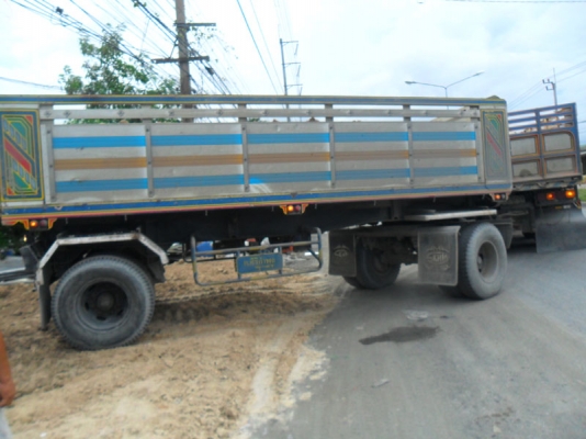 Hino Mega 260 แรง แก๊ส 6 ปี 47-48 ยางก็ดีทุกเส้น เครื่องก็ดี คัสซีก็สวยทั้งเส้นพร้อมใช้งานได้เลย