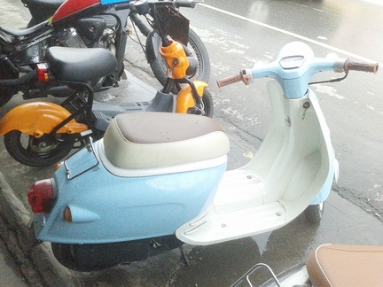 ขาย Honda giorno เพิ่งมาจากญี่ปุ่น  เครื่องยนต์เดิมแน่นเงียบ  ไม่มีเยิ้ม บิดติดมือ  รถเพิ่งประกอบเสร็จ   - เปลี่ยนแบตเตอรี่ใหม่  - เปลี่ยนหัวเทียน  - ล้างคาร์บู  - ทำสีใหม่ทั้งคัน  - หุ้มเบาะใหม่  - ยางใหม่หน้่า-หลัง (IRC ญี่ปุ่น)    ราคา 15,500 บาท  ราคา