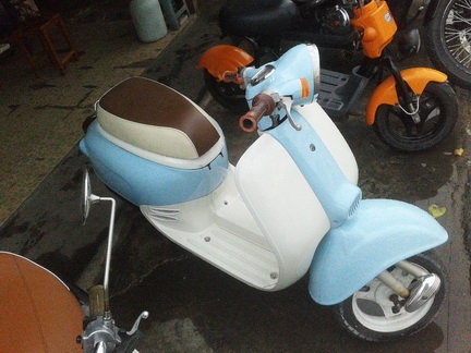 ขาย Honda giorno เพิ่งมาจากญี่ปุ่น  เครื่องยนต์เดิมแน่นเงียบ  ไม่มีเยิ้ม บิดติดมือ  รถเพิ่งประกอบเสร็จ   - เปลี่ยนแบตเตอรี่ใหม่  - เปลี่ยนหัวเทียน  - ล้างคาร์บู  - ทำสีใหม่ทั้งคัน  - หุ้มเบาะใหม่  - ยางใหม่หน้่า-หลัง (IRC ญี่ปุ่น)    ราคา 15,500 บาท  ราคา