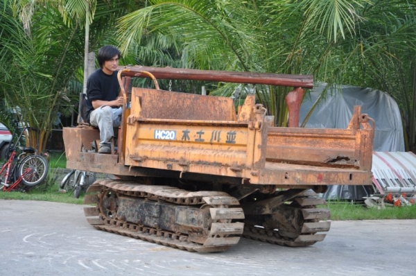 ขายรถบรรทุก ตีนตะขาบ(ใหญ่)แทรคเหล็ก ยกดั้ม นั้่งขับ สตาร์ทไฟฟ้า2สูบ สวยเดิมจากญี่ปุ่น85,000เท่านั้น!
