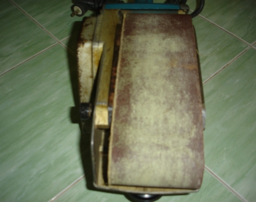 ขายเครื่องขัดกระดาษทรายแบบสายพาน makita รุ่น 9401 (940w.)