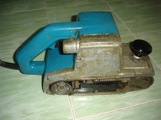 ขายเครื่องขัดกระดาษทรายแบบสายพาน makita รุ่น 9401 (940w.)