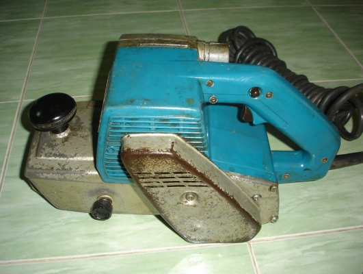 ขายเครื่องขัดกระดาษทรายแบบสายพาน makita รุ่น 9401 (940w.)