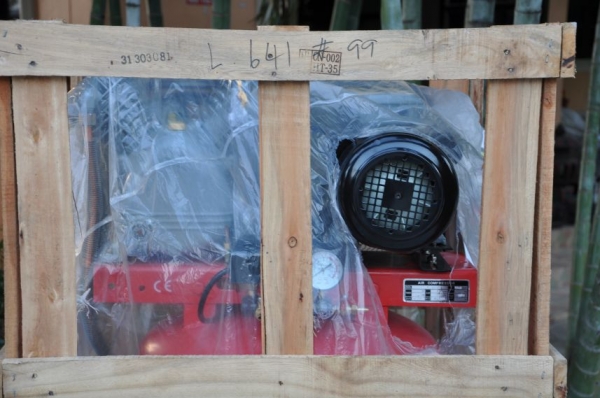 ขายปั้มลมCATZ L3200 ถังตั้งสูง200ลิตร 3hp สภาพสวยเดิม(เปิดตู้ติดมา1ตัว)ขาย18,000เท่านั้น!!