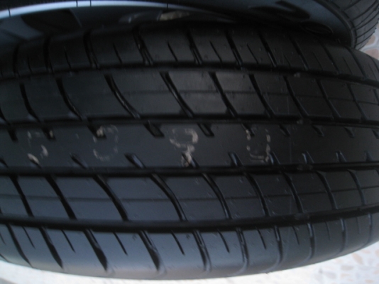 ขายล้อแม็ก Toyota vios ป้ายแดง 15"x5.5" et45 4รู100 +ยางปี13  สนใจติดต่อ เล็กคลองสามครับ (081-3747940)