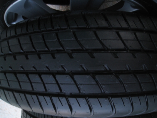 ขายล้อแม็ก Toyota vios ป้ายแดง 15"x5.5" et45 4รู100 +ยางปี13  สนใจติดต่อ เล็กคลองสามครับ (081-3747940)