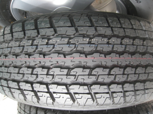 ขายล้อแม็ก All new Isuzu D-max ป้ายแดง 17"x7" et33 6รู139 + ยางปี 13 สนใจติดต่อเล็กคลองสามครับ (081-3747940)