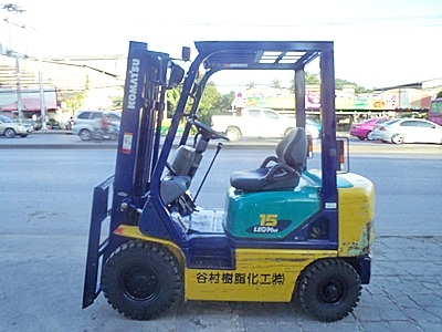 ขายรถยกโคมัสสึ 1.5 ตัน รุ่น17 เครื่องเบนซิน  กระบอกคู่  เสาสูง 3 เมตร  ยางตันใหม่ พวงมาลัยเพาเว่อร์  สีเดิมจากนอก นำเข้าจากญี่ปุ่น ใช้งานได้ทันที