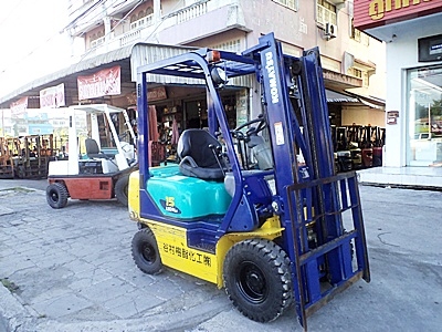 ขายรถยกโคมัสสึ 1.5 ตัน รุ่น17 เครื่องเบนซิน  กระบอกคู่  เสาสูง 3 เมตร  ยางตันใหม่ พวงมาลัยเพาเว่อร์  สีเดิมจากนอก นำเข้าจากญี่ปุ่น ใช้งานได้ทันที