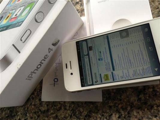 ขาย iPhone 4S สีขาว 16 GB เครื่อง เมกา LL OFU ขาย iPhone 4S สีขาว 16 GB เครื่อง เมกา LL OFU