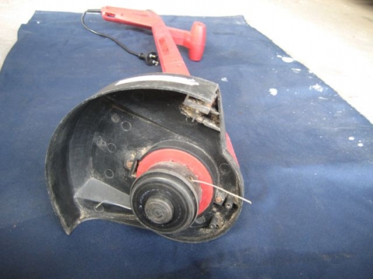 ขายเครื่องตัดหญ้าไฟฟ้า ยี้ห้อ EURO STAR จากเยอรมันนี มอเตอร์ 350 Watt สภาพสมบูรณ์ ขายเครื่องตัดหญ้าไฟฟ้า ยี้ห้อ EURO STAR จากเยอรมันนี มอเตอร์ 350 Watt สภาพสมบูรณ์