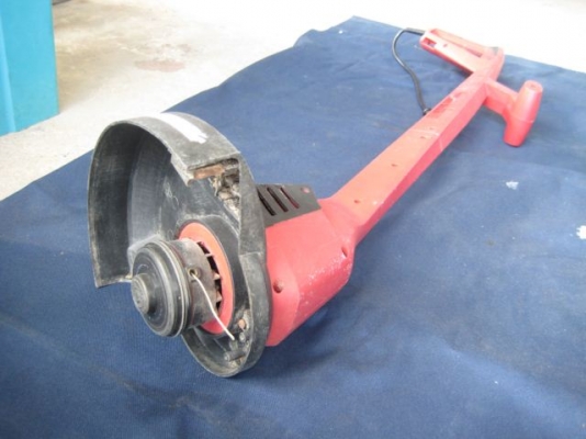 ขายเครื่องตัดหญ้าไฟฟ้า ยี้ห้อ EURO STAR จากเยอรมันนี มอเตอร์ 350 Watt สภาพสมบูรณ์