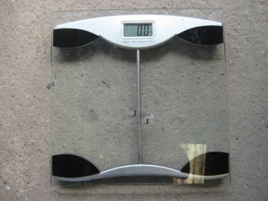 ขายเครื่องชั่งน้ำหนักดิจิตอล รับได้ 150 กก.สภาพใหม่มากเปลี่ยนถ่านใหม่แล้ว