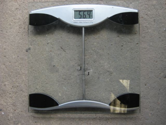 ขายเครื่องชั่งน้ำหนักดิจิตอล รับได้ 150 กก.สภาพใหม่มากเปลี่ยนถ่านใหม่แล้ว ขายเครื่องชั่งน้ำหนักดิจิตอล รับได้ 150 กก.สภาพใหม่มากเปลี่ยนถ่านใหม่แล้ว