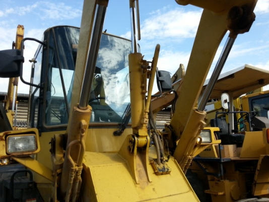 รถตักล้อยาง  WA100-3-60043  สภาพสวย เพิ่งเข้ามาถึงไทย  โทร.081-373-0559