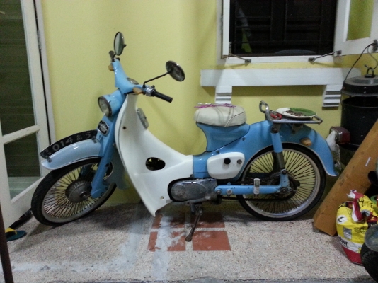 ขายด่วน!! HONDA C100 สภาพ 80\% ทำสีมาใหม่ ไม่มีทะเบียนครับ