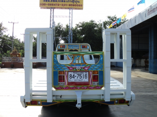 ขายอีซูซุ 10 ล้อเล็ก บรรทุกรถเกี่ยว(คันที่5)