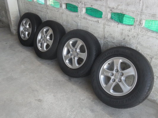 ล้อแม็ก 15นิ้ว 5รู114 ใส่ไมตี้ได้ พร้อมยาง สวยๆ 4 ล้อ ราคา 5900 บาท