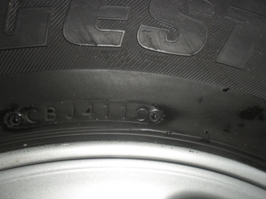 ล้อแม็ก 15นิ้ว 5รู114 ใส่ไมตี้ได้ พร้อมยาง สวยๆ 4 ล้อ ราคา 5900 บาท