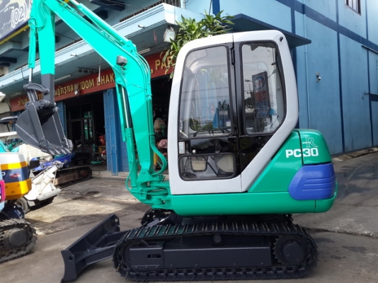 ขาย รถขุดเล็ก KOMATSU รุ่น PC30-7- หัวเก๋ง แทร็กเหล็ก มือสองญี่ปุ่น