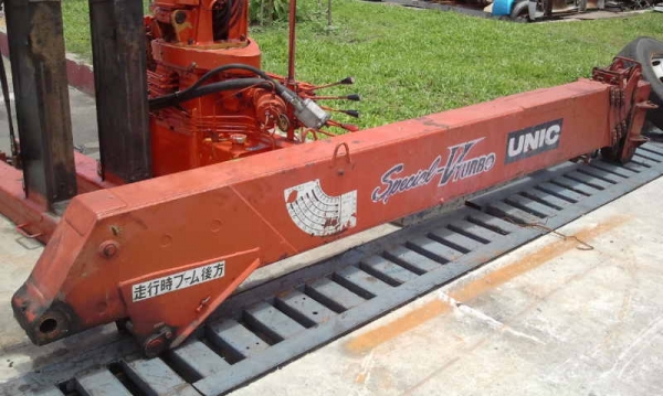 เครนติดรถบรรทุก UNIC UR30 5ปลอก ขาสูง