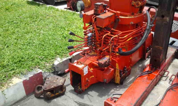 เครนติดรถบรรทุก UNIC UR30 5ปลอก ขาสูง