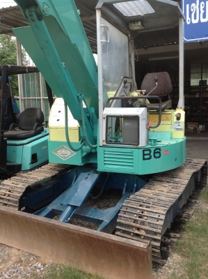 ขายด่วน แบคโฮYanmar B6 มือสอง ขายด่วน แบคโฮYanmar B6 มือสอง