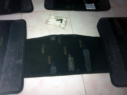 ขายพรมรองเท้า 5 ชิ้น โตโยต้า Caldina ของใหม่ สเปคส่งออก 700.-