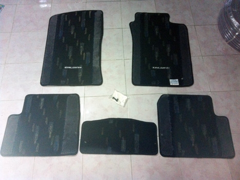 ขายพรมรองเท้า 5 ชิ้น โตโยต้า Caldina ของใหม่ สเปคส่งออก 700.-