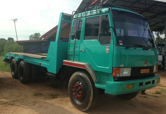 MITSUBISHI FUSO FN527 - 195 HP 6D16 10 SPEED รถหางปลาสิบล้อ 2 เพลา ใช้ลากรถแบ็คโฮร PC 200 ได้เลยครับ เครื่องแห้งแรงดีไม่มีเยิ้ม ภายในเก๋งคอนโซลสวยครบพร้อม พวงมาลัยเพาเวอร์ ระบบเบรคทริ๊ปฟี้ ช่วงล่างคัชซีสวยเดิมๆไม่มีบวม ยางสภาพดี 70\% พร้อมลากพร้อมบรรทุกได้