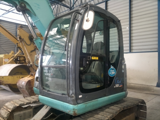 ขายรถขุดเล็ก KOBELCO SK70SR-1ES sn:YT0409546Yr.2006,Yr.2219,มีเก๋งสวย สภาพดีครับใช้งานได้เลย  ราคาไม่สูงครับ มานะ 085-9049669