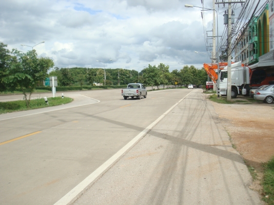 ขายตึกแถว 4คูหา สร้างยังไไม่เสร็จ ที่ติิดถนนซุปเปอร์ ลำปาง-เชียงใหม่