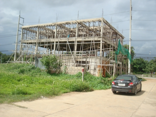 ขายตึกแถว 4คูหา สร้างยังไไม่เสร็จ ที่ติิดถนนซุปเปอร์ ลำปาง-เชียงใหม่