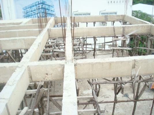 ขายตึกแถว 4คูหา สร้างยังไไม่เสร็จ ที่ติิดถนนซุปเปอร์ ลำปาง-เชียงใหม่