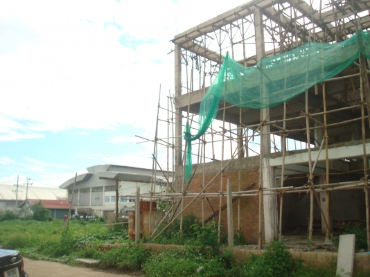 ขายตึกแถว 4คูหา สร้างยังไไม่เสร็จ ที่ติิดถนนซุปเปอร์ ลำปาง-เชียงใหม่