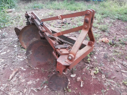 (มีคลิป)ขายรถไถ1เพลาสภาพสวยเดิมๆบางๆใช้งานน้อย FORD77 T1 TURBO เครื่องแน่นแรง ไม่หลวมเกียร์ดีไม่มีหลุด แขนสวยไม่ปะ ไอดีเหลี่ยมฝาครอบเครื่องแห้งดีไม่เยิ้ม สีซีดหน่อย ระบบไฟ ระบบไฮฯ PTO ใช้งานได้ปกติ ยางสวย4เส้น พร้อมอุปกรณ์2ชิ้น ใบดัน ผาน3(เลือกหางได้1ชิ้น