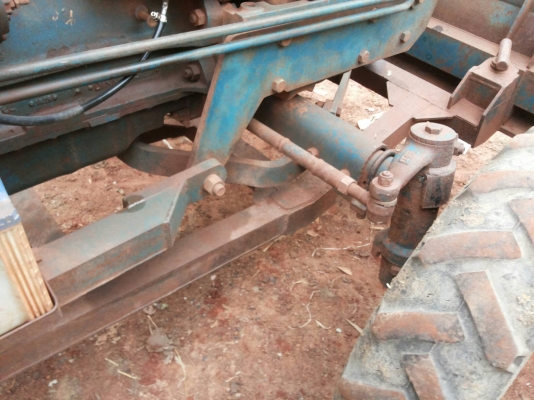 (มีคลิป)ขายรถไถ1เพลาสภาพสวยเดิมๆบางๆใช้งานน้อย FORD77 T1 TURBO เครื่องแน่นแรง ไม่หลวมเกียร์ดีไม่มีหลุด แขนสวยไม่ปะ ไอดีเหลี่ยมฝาครอบเครื่องแห้งดีไม่เยิ้ม สีซีดหน่อย ระบบไฟ ระบบไฮฯ PTO ใช้งานได้ปกติ ยางสวย4เส้น พร้อมอุปกรณ์2ชิ้น ใบดัน ผาน3(เลือกหางได้1ชิ้น